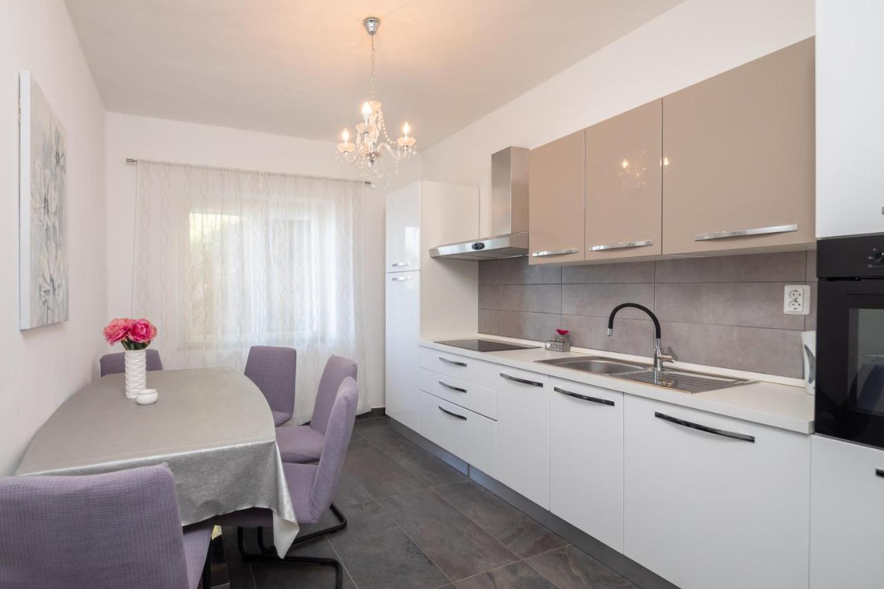 Sky Way Apartments Dugi Rat Exterior photo