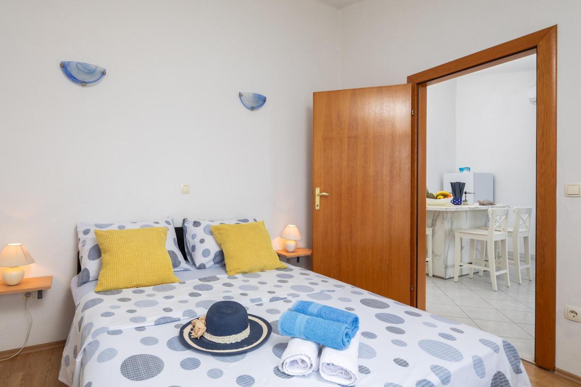 Sky Way Apartments Dugi Rat Exterior photo