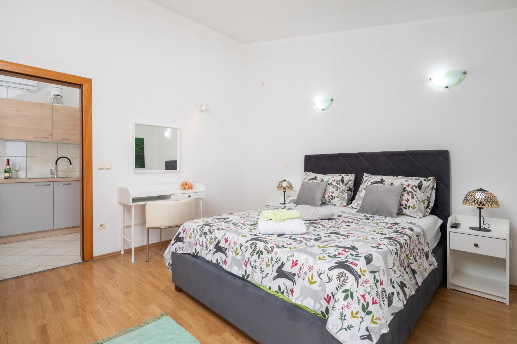 Sky Way Apartments Dugi Rat Exterior photo